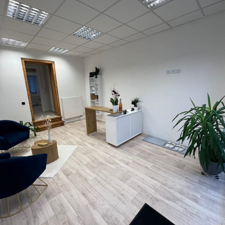 Professioneller Handwerker bei der Arbeit